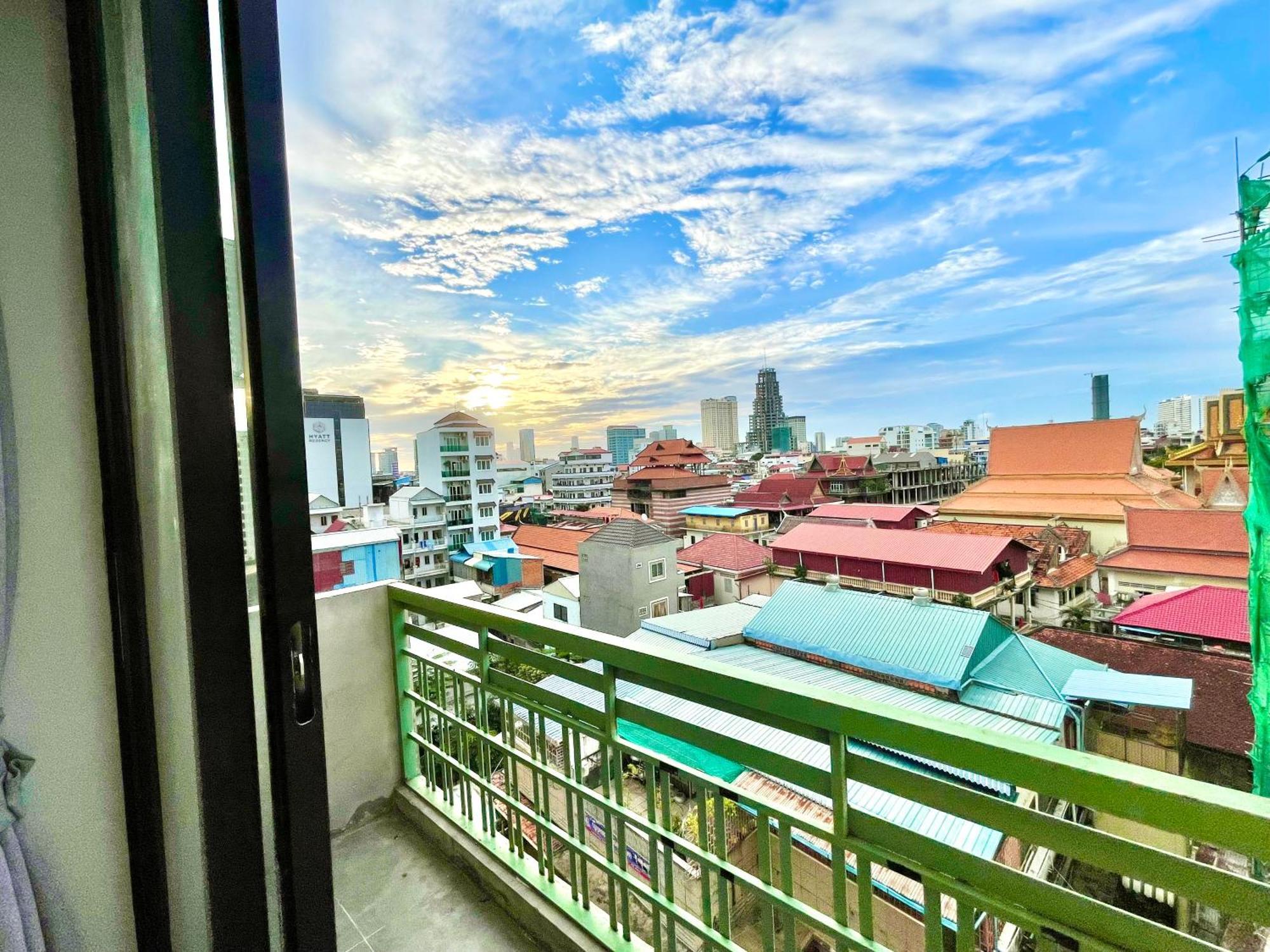 Sky Hotel Central Phnom Penh - Rooms & Apartments Exterior foto