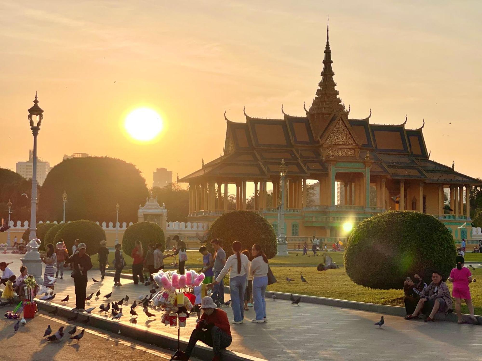 Sky Hotel Central Phnom Penh - Rooms & Apartments Exterior foto